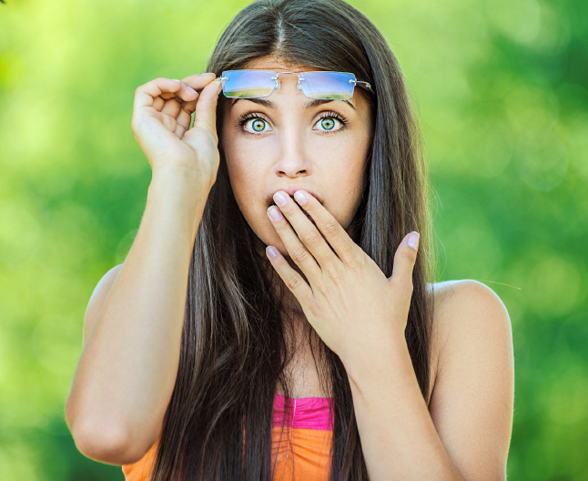 woman closes his hand in surprise mouth