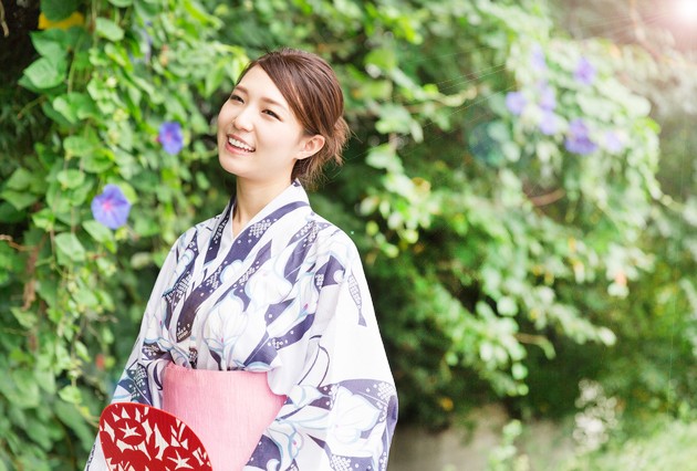 一人で着付ける!大人女子が着こなしたいトレンド浴衣って?