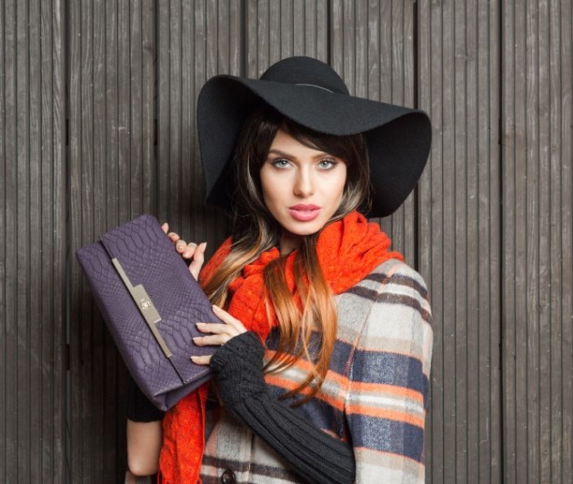 秋コーデは「赤」でぐっと華やぐ！女度がアップする秋アイテムとは