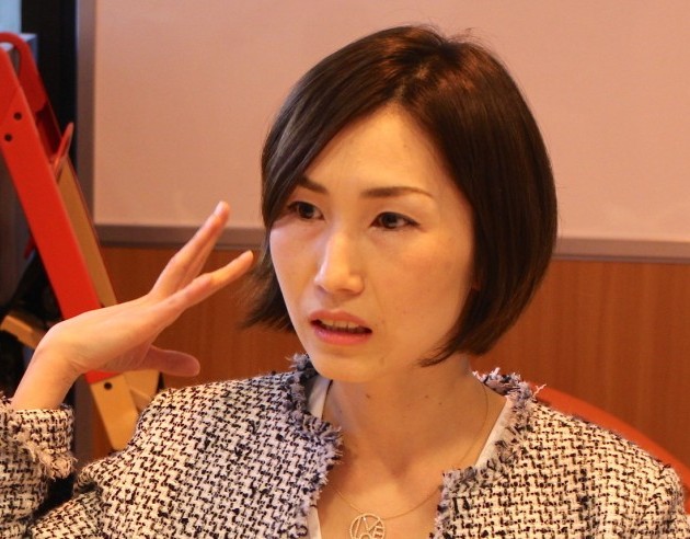 おっぱいが1cm下がると5歳老けて見える!垂れ乳予防マッサージ