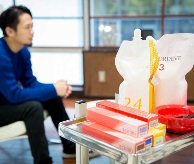 美容師が明かす!市販のセルフカラーと美容室のカラーはなにが違うのか?