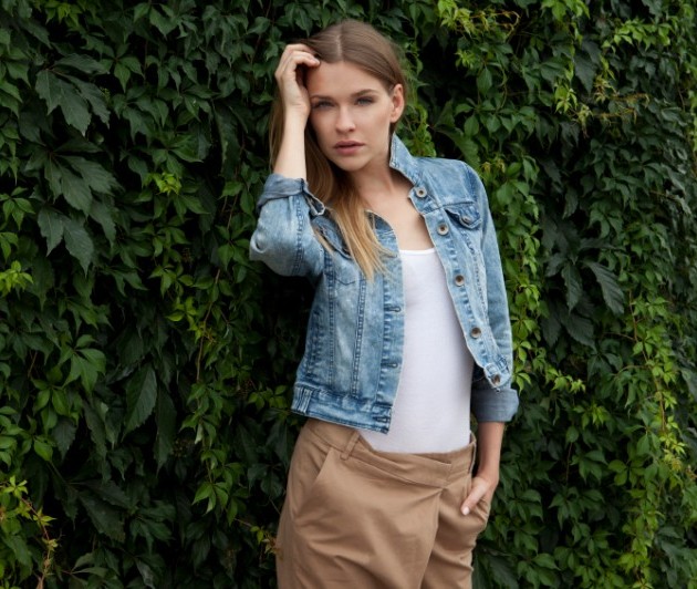 これなら太って見えない！流行のワイドパンツの着こなし方