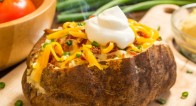 ジャガイモひとつでご馳走に! ベイクドポテトのレシピ