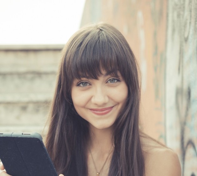 なりたい顔になれる！最新「メイクアプリ」にハマる大人が続出！