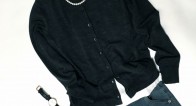 首元を変えるだけ!定番春ニットが新鮮に見違える簡単アレンジテク 首元を変えるだけ!定番春ニットが新鮮に見違える簡単アレンジテク