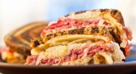 肉やフライもあり!メインディッシュなサンドイッチレシピ