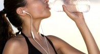 運動時もキレイでいたい!汗や水でも落ちないコスメ3選