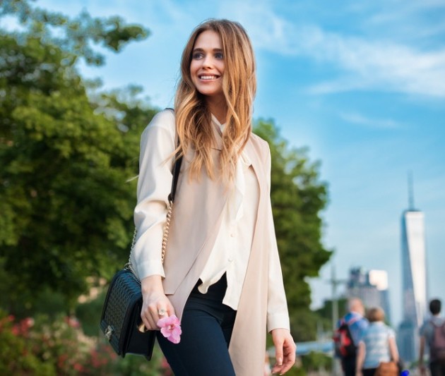 【仕事のやる気もUP！】オフィスカジュアルがもっと素敵になる着こなしテクとは？