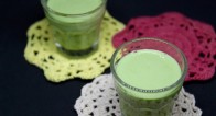 朝の栄養チャージに!抹茶と甘酒の和風スムージー