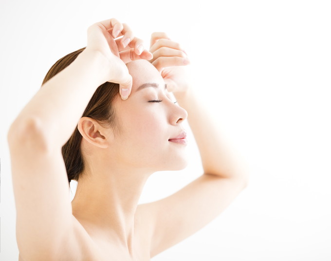 目元 シワ マッサージ