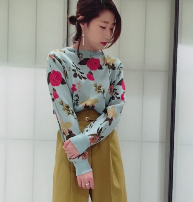 【今すぐ着られる春トレンド】大人可愛い「花柄ニット＆スウェット」に注目！