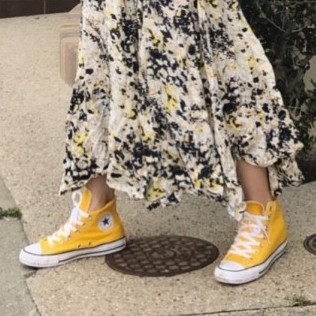 抜け感がちょうどいい♪大人可愛い春の「スニーカー×スカート」コーデ集