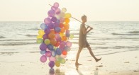 お金じゃ幸せになれない!? 人生の幸福度に最も影響を与える◯◯とは?