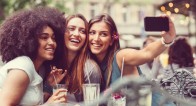 同性でも惚れる…!男女から「素敵だな」と思われる女性の共通点とは?