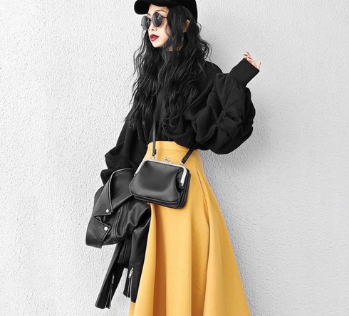 デートにもぴったり！周りと差がつく春めき「カラースカート」コーデ集