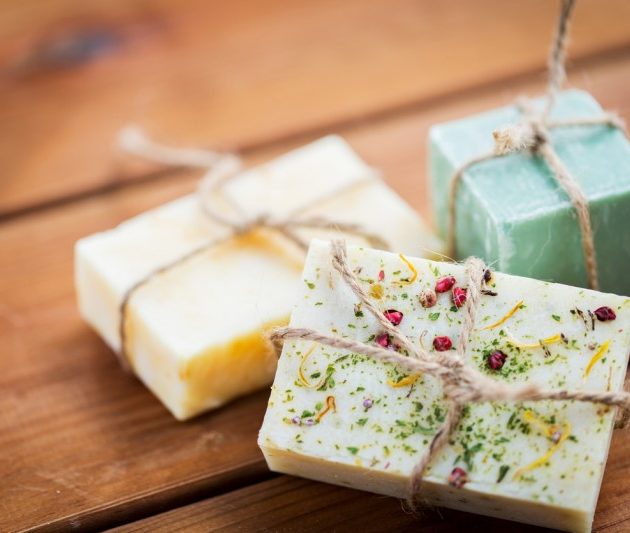 ニキビは洗顔石鹸で治る?繰り返すニキビ肌さん必見の成分と石鹸3選