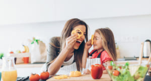夏休みの食事はママの負担増!子どもの食生活で取り入れたい「工夫」とは? 夏休みの食事はママの負担増!子どもの食生活で取り入れたい「工夫」とは?