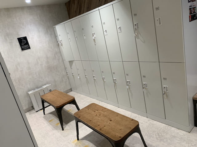 b-monster-ikebukuro-changingroom