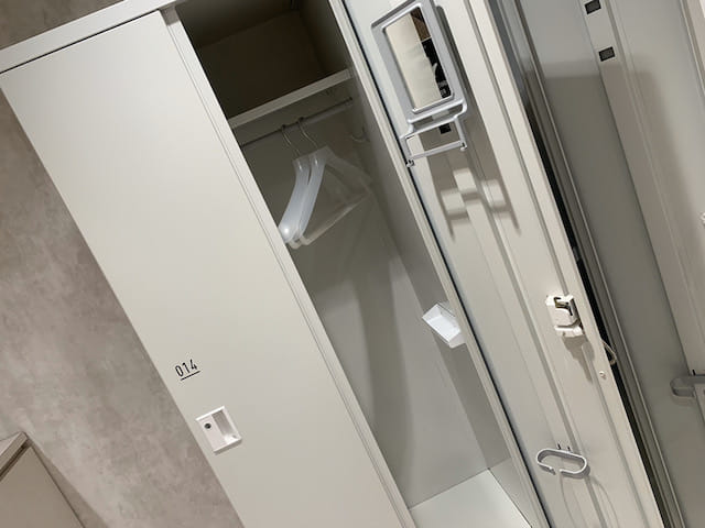 b-monster-ikebukuro-changingroom2