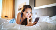長時間のスマホ使用で視力がダウン!?眼科医に聞いた視力維持のコツ 長時間のスマホ使用で視力がダウン!?眼科医に聞いた視力維持のコツ