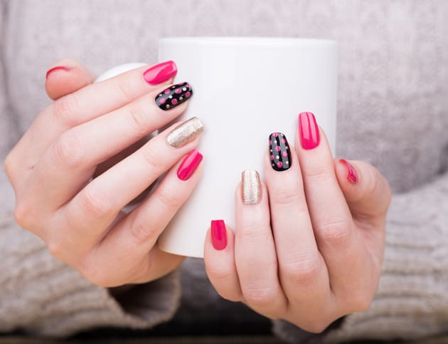 ジェルネイルシールで手軽に指先を彩ろう！使い方やおすすめブランドを紹介