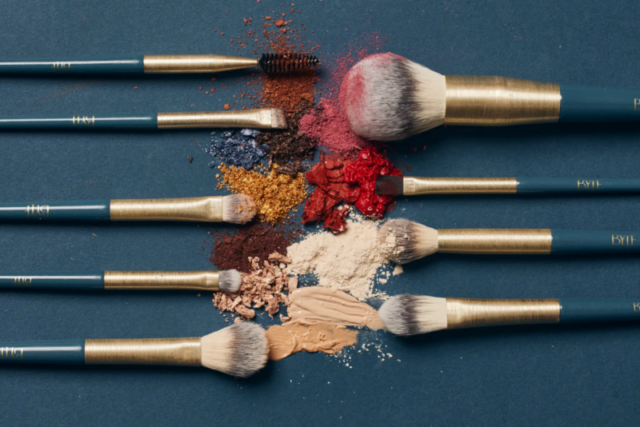 AMBITION MAKE UP BRUSH