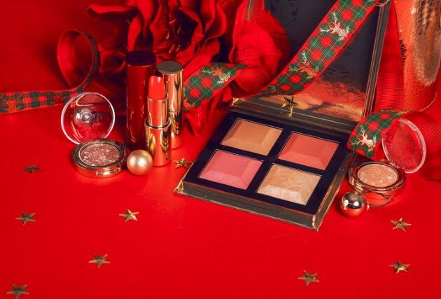 《2025年クリスマスコフレ》ロマンティックなホリデーメイクが楽しめるコスメセット3選